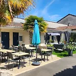 Le Cheval Blanc, Centre