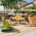 Le Cheval Blanc, Centre Hotel