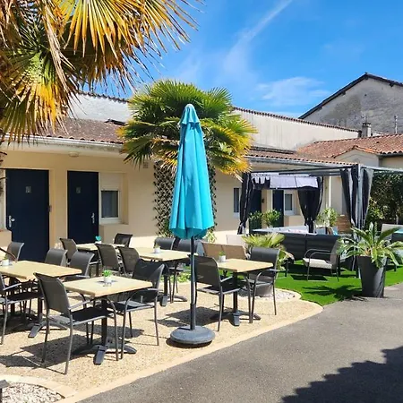 Le Cheval Blanc, Centre
