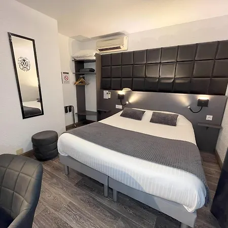 Le Cheval Blanc, Centre Ξενοδοχείο 3*