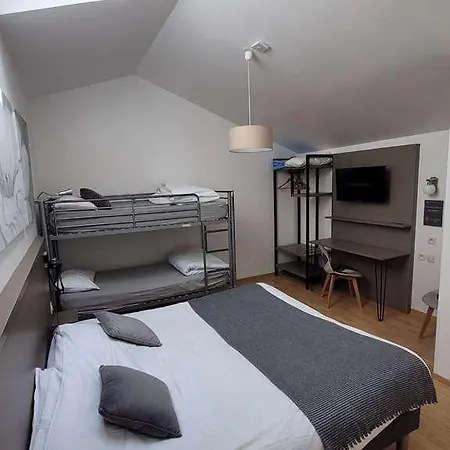 Hotel Cit'hotel Le Cheval Blanc, Centre 3*