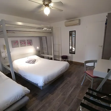 Le Cheval Blanc, Centre Κονιάκ