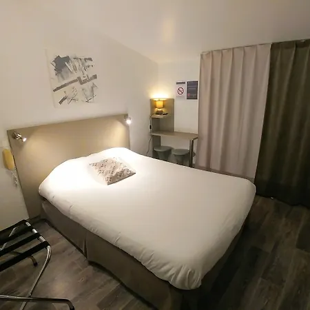 Hotel Cit'hotel Le Cheval Blanc, Centre 3*