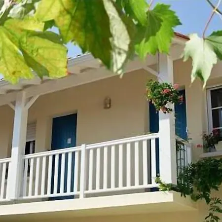 Le Cheval Blanc, Centre Ξενοδοχείο