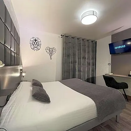 Le Cheval Blanc, Centre Hotel