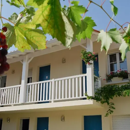 Le Cheval Blanc, Centre Ξενοδοχείο 3*
